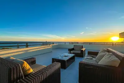 Image de Luxury Penthouse W/stunning Sea Views, Walk Beach