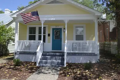 3 Br  Downtown Bungalow, walkable to the riverfront, restaurants and retail