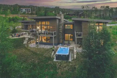 Image de The Pearl - Luxury Mountain Home, Views, Swim Spa, Outdoor FirePit, Ev Charger