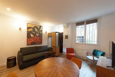 Image de Au pied de la Tour, 1Ch/1Sdb, 4 personnes