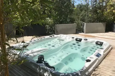Image de Belle villa spacieuse avec piscine et spa