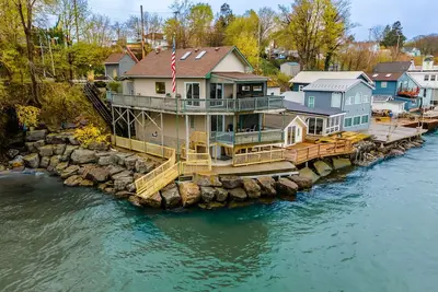Image de Sea Breeze Lakefront Cottage Steps to Hiking, Beach, Boat launch, Amusement Park
