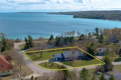 Image de Beautiful Bayview 3 bedroom, 3 bath home / walking distance to beach. Sleeps 9.