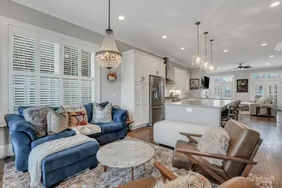 Image de Coastal Chic Home Steps to River Front w/ Parking + Patio by Lucky Savannah
