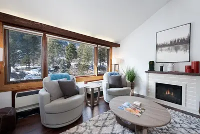 Image de Iron Horse Hideaway (#206) |10 min to Ski - A/C - Golf, Shared Pool & Hot Tub