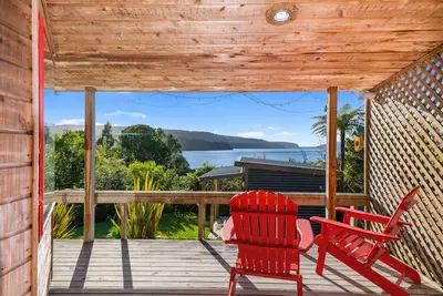 Image de Lakeside Lookout - Lake Tarawera Holiday Home