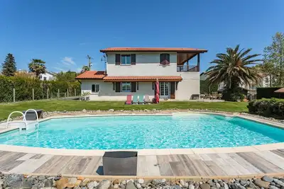Image de Maison Urt - Charmante maison avec piscine