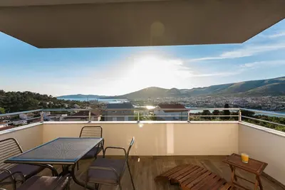 Image de Two-room apartment with sunset to remember.