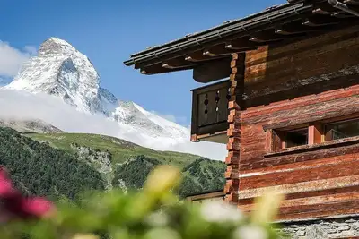 Image de Top Floor Overlooking The Matterhorn By Restaurants, Shops& Main Gondola Station