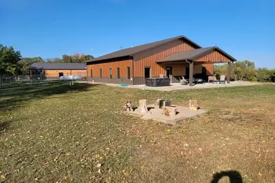 Image de Peaceful Farmhouse with hot tub