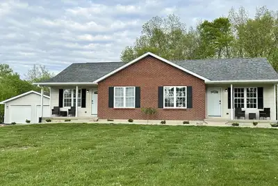 Image de Beautifully remodeled duplex near the ark encounter. This listing is for 1 side.