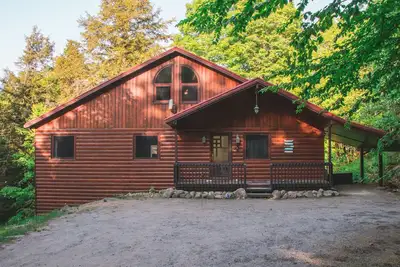 Image de Stunning Muskoka Waterfront Cottage on 3 Mile Lake!