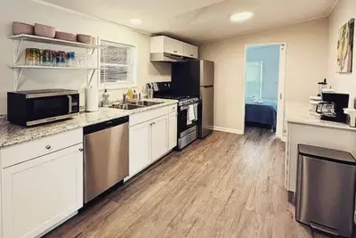 Image de 4 Bdrm Lake Ranch Sleeps 10 in the Heart of Gotl