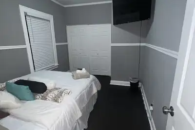 Image de Remodeled Chicago Bungalow Perfect for Families or Groups/ Huge Back Yard.