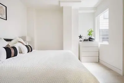 Image de Brand new 3 bedroom home with manicured backyard