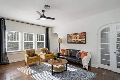 Image de Colorful, waterside home