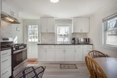 Image de Beautiful 2 bed cottage by Coldwater Lake!