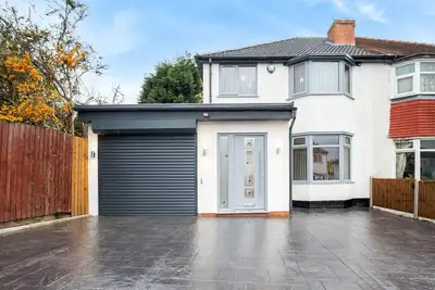 Image de This luxury 4-bedroom townhouse is located in Harborne, a lovely area in the heart of Birmingham.