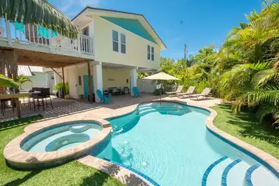 Image de Located in Historic Village Near Beach, Private Pool and Spa - Lobster Key