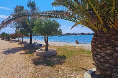 Image de Moderne Ferienwohnung mit Balkon und Meerblick auf der Insel Vir