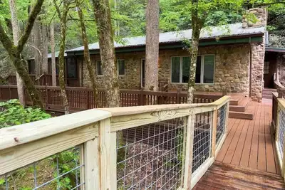 Image de Cool Creek Honeymoon Cabin