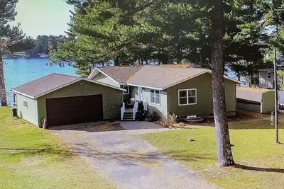 Image de Chain of Lakes Head Quarters! !