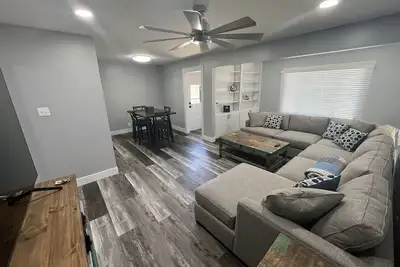 Image de Newly remodeled 3br/1ba home~Sw Topeka location~Sleeps 6