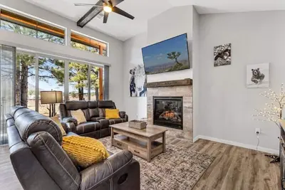 Image de Grand Canyon Getaway - Spacious 2br/2ba Home - Next to golf course - Game room