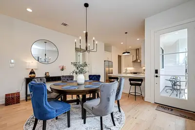 Image de Charming Luxury Home near Heights & close to Downtown-The Houston oasis.