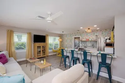 Image de Colorful home with game area