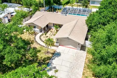 Image de 4bdr Ami Escape | Pool, Outdoor Tub, & Fun Games!