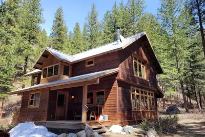 Snowberry Cabin in Mazama, Wa