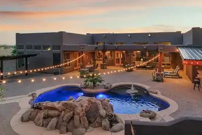 Image de Desert Mountain Views~•Pool~•Patio Bar~•All King Beds~•Near Hiking/Golf