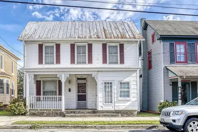 Image de 1880's Historic Beach House. . . . . new to the market.