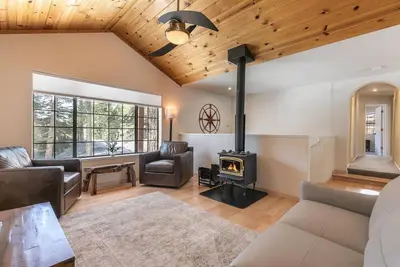 Image de Monthly Rental - Half Moon at Tahoe Donner by Tahoe Getaways - 3br w Remote Workplace