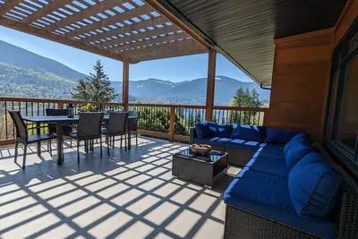 Image de 4 Bedrooms, 3 Bathrooms House With Amazing Views on Lake and Nelson