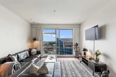 Image de Luxury 2br Apt– Pool, Gym, Prime Spot Zodiak Stays