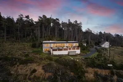 Image de Anchor Cove | Oceanfront, Hot Tub & Fireplace