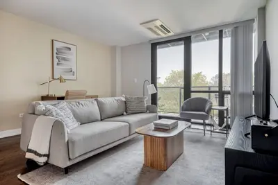 Image de Amazing Edgewater 2br, nr Lake Michigan, by Blueground