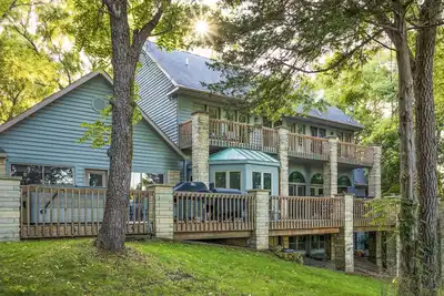 Image de Stunning on South Golf Course; Golden Tee, Patio Tv, Fire Pit, Hot Tub & More! !