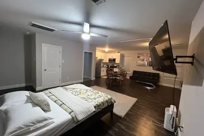 Image de Spacious and Stylish Suite!