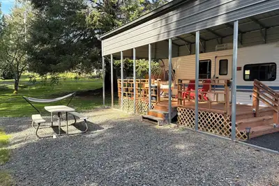 1-bedroom camper trailer minutes from Olympic Peninsula