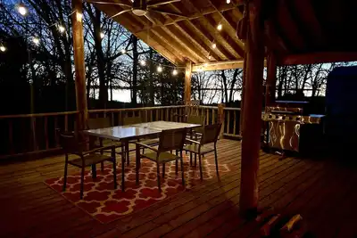 Image de Waterfront home on Eufaula - White Sandy Beaches and amazing outdoor patio/bar!