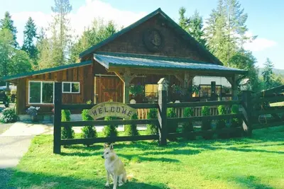 Image de Bond Ranch Retreat, Family Cabins under the stars, enchanting Olympic Peninsula.