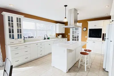 Image de Cozy Lakefront House in Bedford