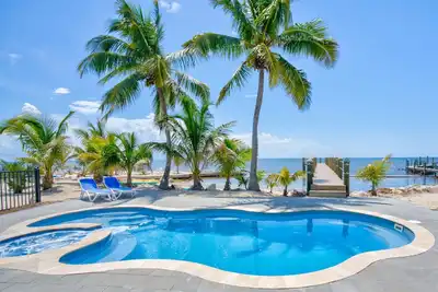Image de Wide Horizon oceanfront. 4 bedroom, 4 ½ bath, kayaks, pool + observation deck.