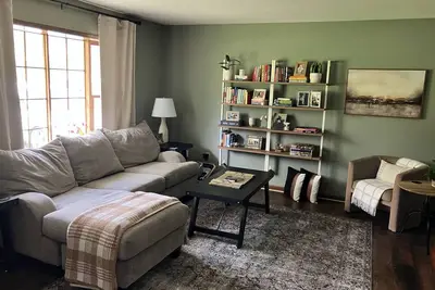 Image de Cozy 3 bd, 1. 5 bath house close to Ithaca College, Cornell, and Downtown Commons