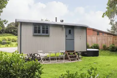 Image de Godrevy Shepherds Hut, romantic, with hot tub in Hayle