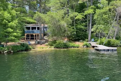 Image de Cozy Maine cottage with sandy gradual entry into Moose Pond!