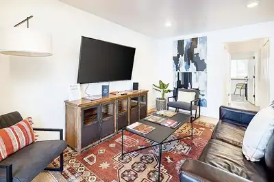 Image de Near Downtown Stylish 2br With Amazing Patio - 3